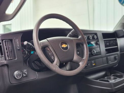 Used 2017 Chevrolet Express 3500 RWD image 11