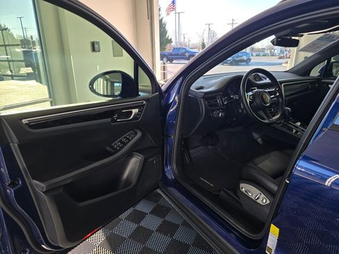 Used 2023 Porsche Macan image 33