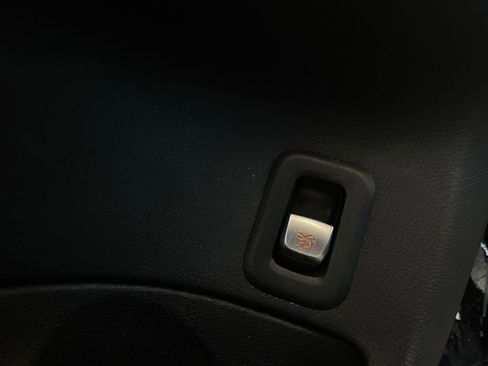 Used 2020 Mercedes-Benz C 300 Sedan image 16