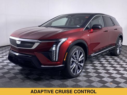 Certified 2025 Cadillac Optiq Luxury 2 AWD/4WD image 17