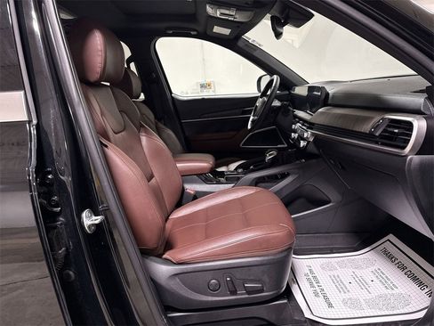 Used 2024 Kia Telluride EX w/ EX Captain's Chair Package image 23