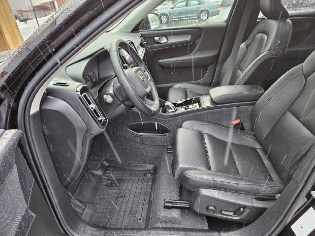 Used 2024 Volvo XC40 B5 Plus w/ Climate Package AWD/4WD image 17