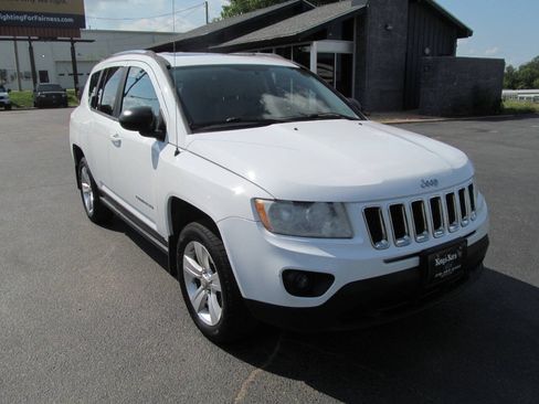 Used 2012 Jeep Compass Latitude w/ Sun/Sound Group AWD/4WD image 7