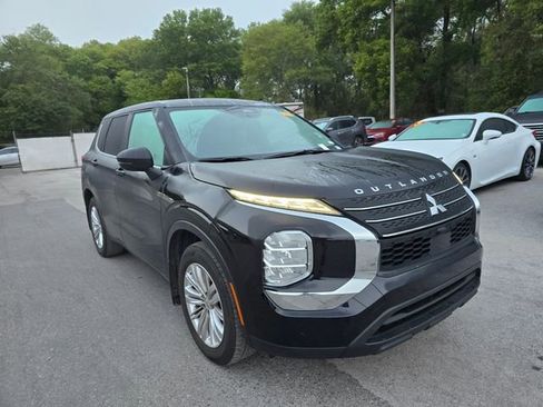 Used 2023 Mitsubishi Outlander ES image 1