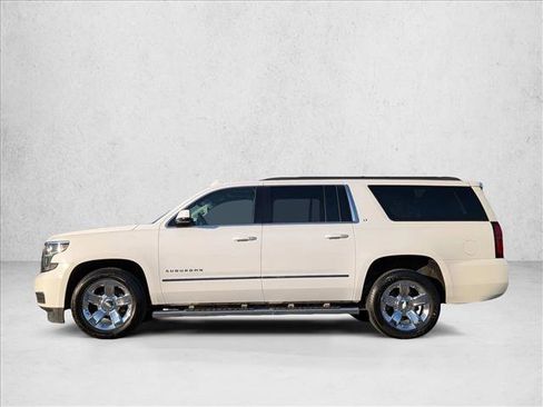 Used 2018 Chevrolet Suburban LT w/ LT Signature Package image 9
