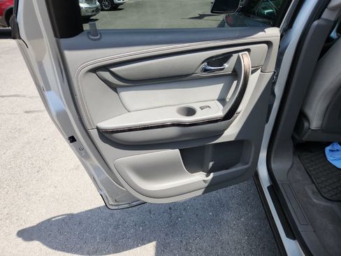 Used 2014 GMC Acadia SLT image 27