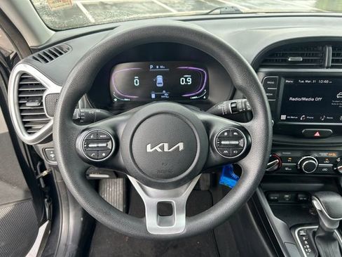 Used 2023 Kia Soul LX w/ Option Group 015 FWD image 19