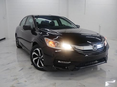 Used 2017 Honda Accord EX-L image 3