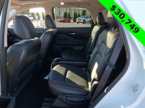 Used 2023 Nissan Pathfinder SL w/ SL Premium Package image 10