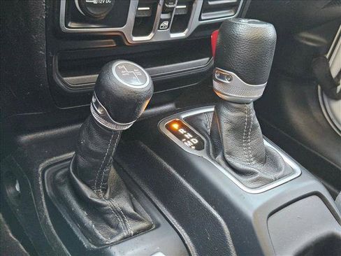 Used 2024 Jeep Wrangler Unlimited Sahara AWD/4WD image 18