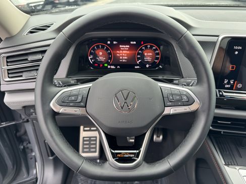 Used 2025 Volkswagen Atlas Peak Edition SE image 20