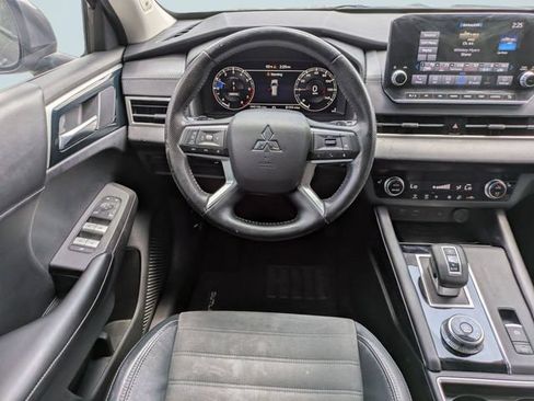 Used 2022 Mitsubishi Outlander SE FWD image 17