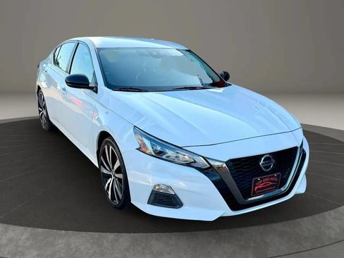 Used 2020 Nissan Altima 2.5 SR FWD image 3