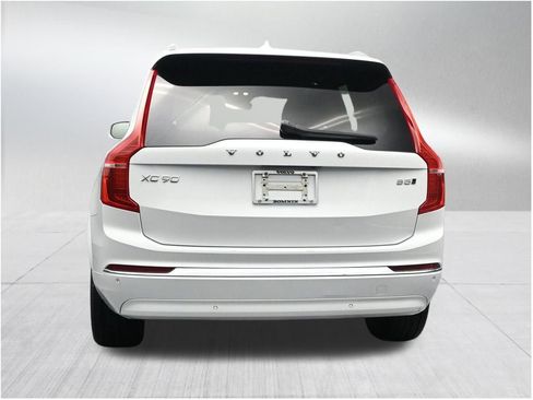 Used 2023 Volvo XC90 B5 Plus AWD/4WD image 4