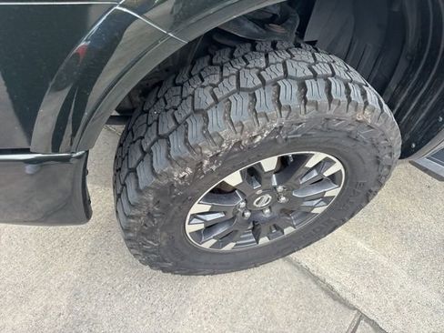 Used 2019 Nissan Titan PRO-4X w/ Pro-4x Convenience Package image 2