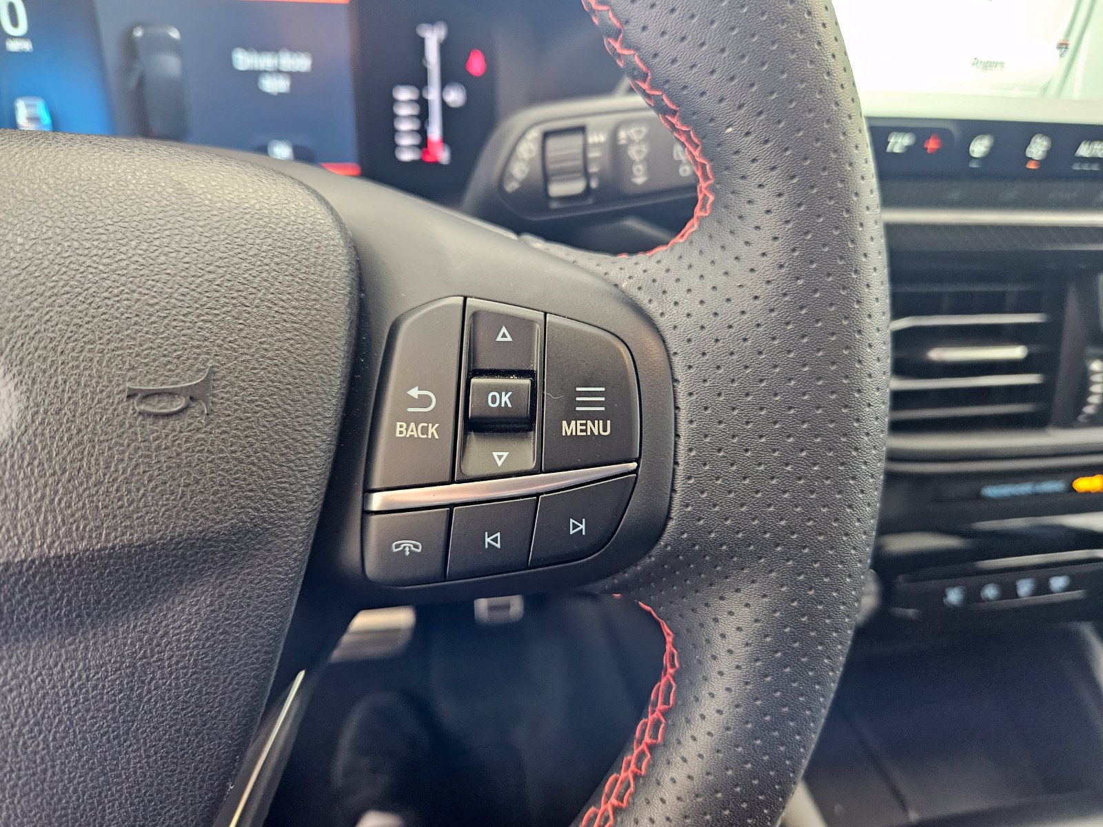 Used 2024 Ford Escape ST-Line w/ Tech Pack #1 FWD image 19