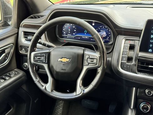 Used 2022 Chevrolet Suburban LT w/ Luxury Package RWD image 28