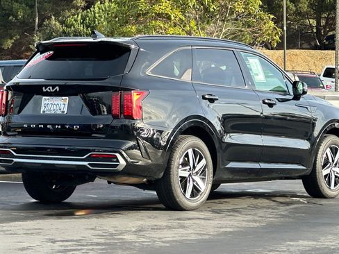 Certified 2022 Kia Sorento S w/ Panoramic Sunroof Package image 5