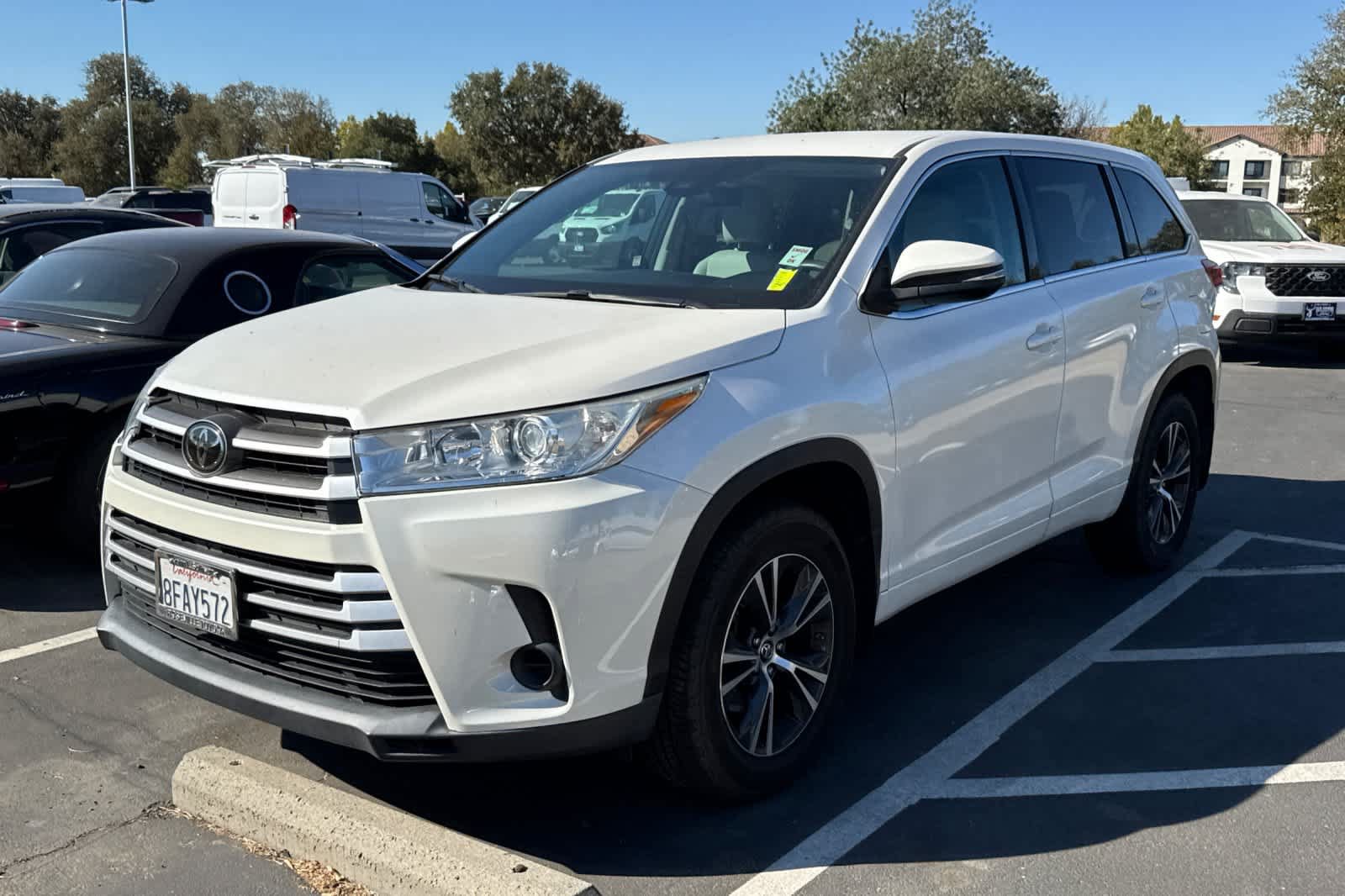 Used 2018 Toyota Highlander LE AWD/4WD image 1