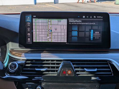 Used 2023 BMW 530e w/ M Sport Package image 28