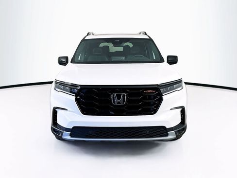 Used 2025 Honda Pilot TrailSport image 6