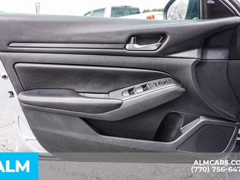 Used 2024 Nissan Altima 2.5 SV FWD image 50