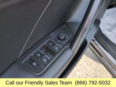 Used 2024 Volkswagen Tiguan SE AWD/4WD image 13