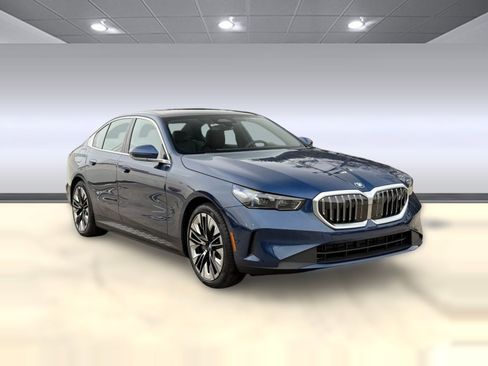 New 2026 BMW i5 eDrive40 w/ Premium Package image 6