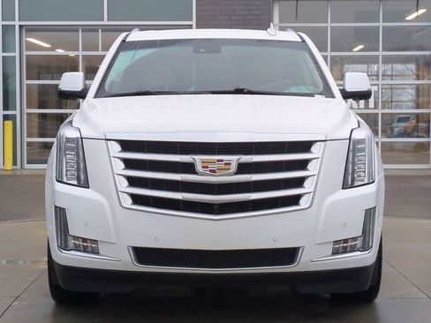Used 2020 Cadillac Escalade Luxury image 10