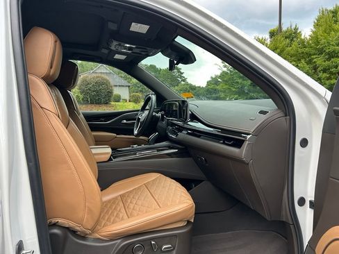 Used 2024 Cadillac Escalade Sport AWD/4WD image 40