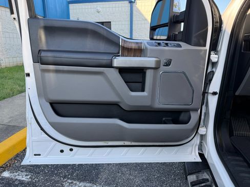 Used 2018 Ford F150 Lariat w/ Equipment Group 502A Luxury image 11