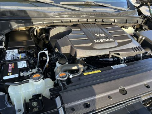 Used 2019 Nissan Titan SV w/ SV Convenience Package image 27