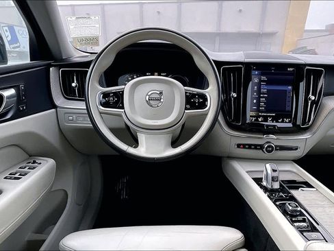Used 2018 Volvo XC60 T8 Inscription w/ Advanced Package image 8