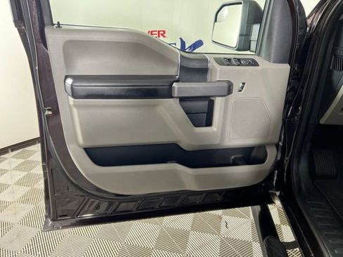 Used 2020 Ford F150 XLT image 11