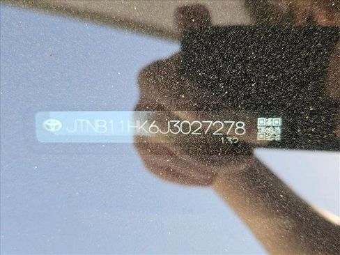 Used 2018 Toyota Camry LE image 15