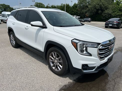 Used 2023 GMC Terrain SLT w/ Infotainment Package II AWD/4WD image 3