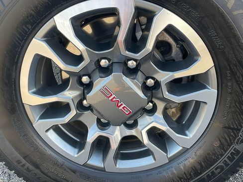 Used 2025 GMC Sierra 2500 SLE w/ Preferred Package image 20