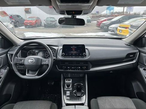 Used 2025 Nissan Rogue SV image 38