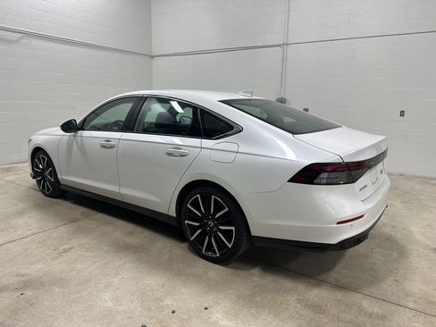 Used 2023 Honda Accord Touring image 8
