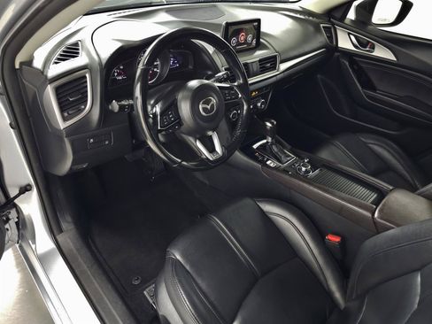 Used 2018 MAZDA MAZDA3 Touring FWD image 12