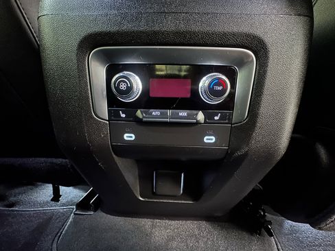 Certified 2021 GMC Yukon SLT w/ SLT Luxury Plus Package AWD/4WD image 20
