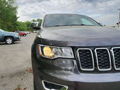 Used 2018 Jeep Grand Cherokee Limited image 9
