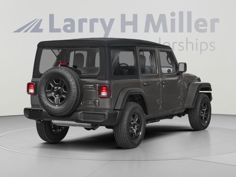 Used 2025 Jeep Wrangler Unlimited Sahara AWD/4WD image 2