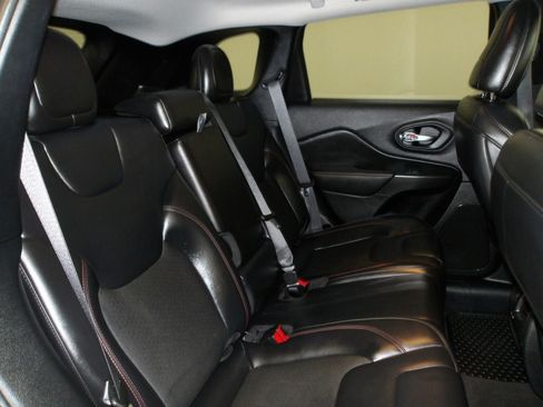 Used 2020 Jeep Cherokee Trailhawk w/ Cold Weather Group AWD/4WD image 18