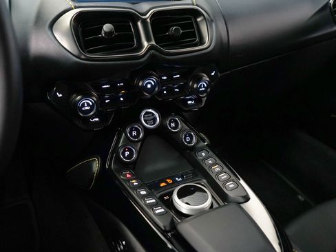 Used 2023 Aston Martin V8 Vantage Coupe image 19