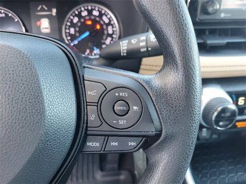 Used 2022 Toyota RAV4 LE image 30