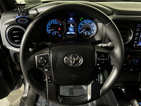 Used 2021 Toyota Tacoma TRD Off-Road w/ Technology Package image 15