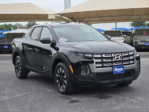 Certified 2025 Hyundai Santa Cruz SE image 3