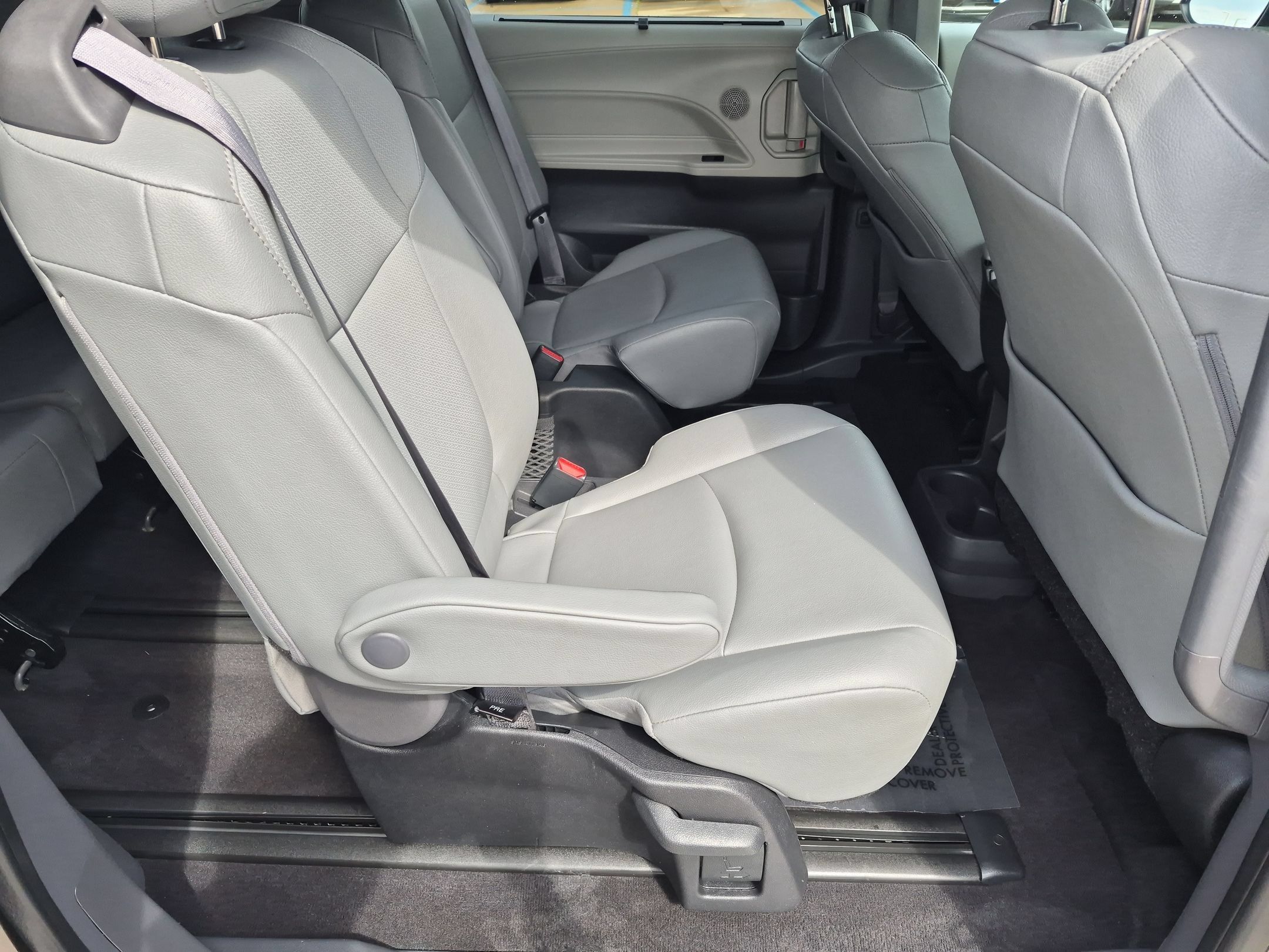 Used 2023 Toyota Sienna XLE AWD/4WD image 30