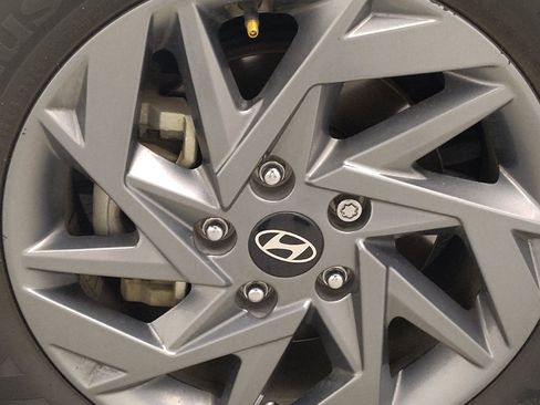 Used 2024 Hyundai Elantra Blue FWD image 31